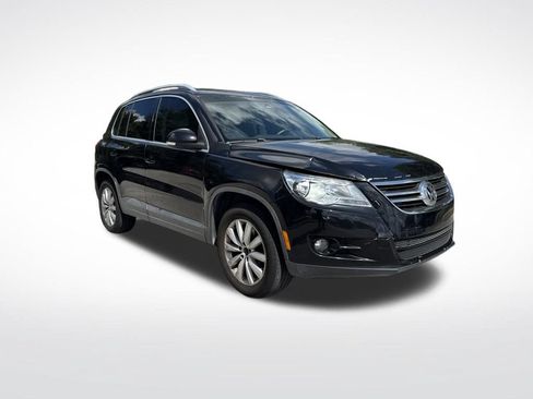 Used 2011 Volkswagen Tiguan 2WD image 2