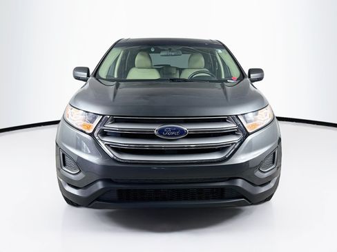 Used 2017 Ford Edge SE FWD image 3