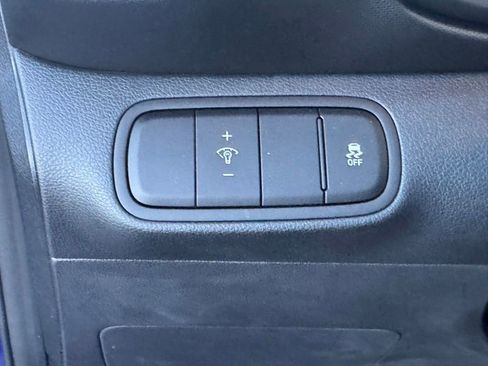 Used 2024 Hyundai Venue Limited image 32