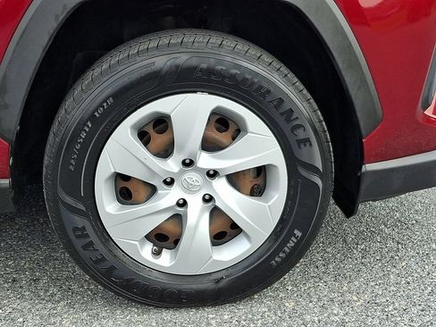 Used 2019 Toyota RAV4 LE AWD/4WD image 8