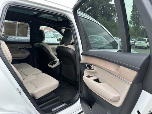 Used 2025 Volvo XC90 B6 Plus w/ Protection Package Premier AWD/4WD image 13