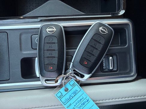 Used 2024 Nissan Pathfinder SV w/ SV Premium Package FWD image 21
