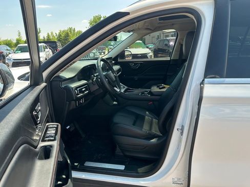 Used 2023 Lincoln Aviator AWD w/ Premium Package image 10