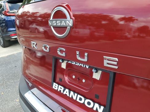 Used 2022 Nissan Rogue SV image 9