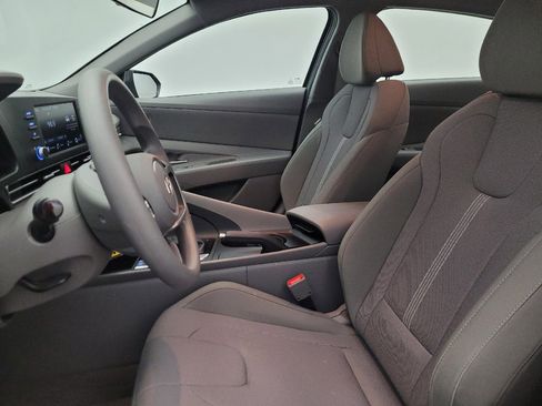 Used 2024 Hyundai Elantra SE FWD image 17
