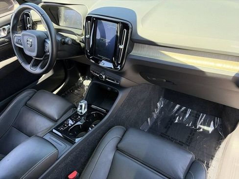 Used 2019 Volvo XC40 T4 Inscription FWD image 13