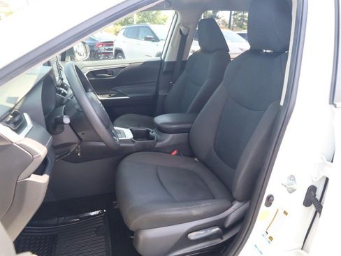 Used 2022 Toyota RAV4 LE AWD/4WD image 17
