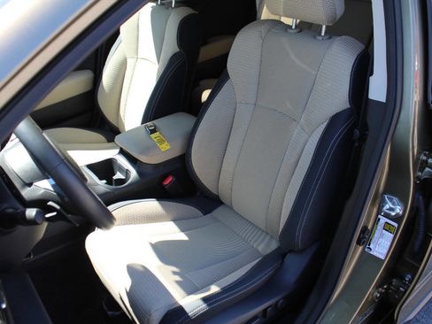 Used 2024 Subaru Outback Premium image 3