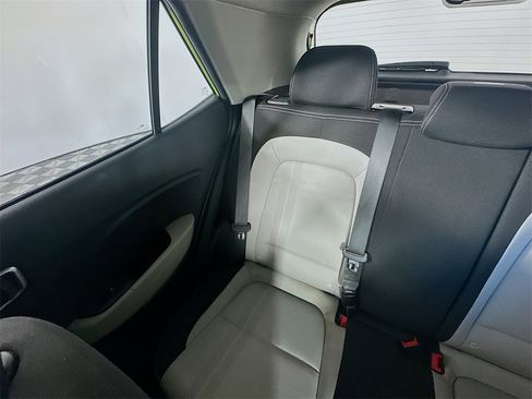 Used 2024 Hyundai Venue SEL image 12