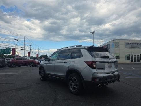 Used 2024 Honda Passport TrailSport image 7