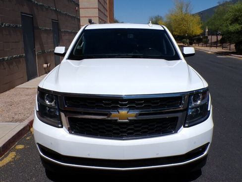 Used 2018 Chevrolet Suburban LT image 2