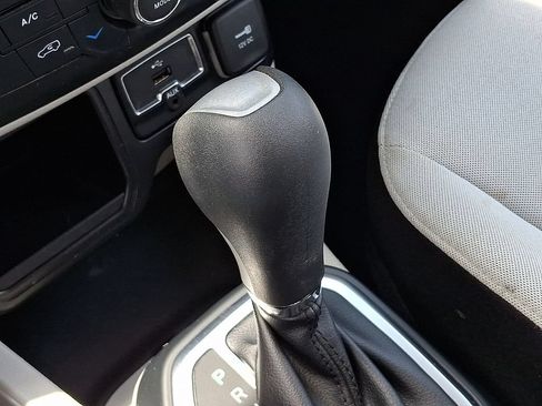Used 2020 Jeep Renegade Latitude w/ Popular Equipment Group FWD image 14