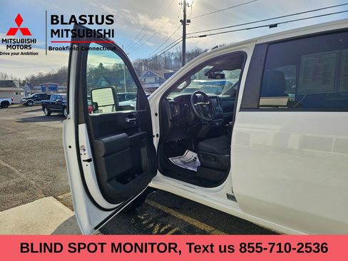 Used 2024 Chevrolet Silverado 2500 Custom w/ Custom Value Package image 9