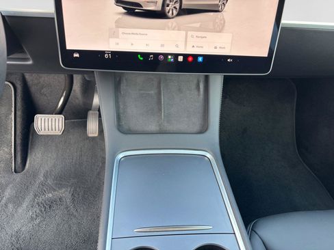 Used 2023 Tesla Model Y AWD image 12