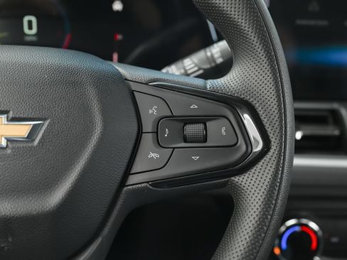 Used 2026 Chevrolet Trax LT w/ LPO, Blackout Package FWD image 24