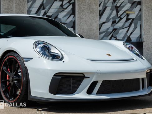 Used 2018 Porsche 911 GT3 w/ Sport Chrono Package RWD image 3