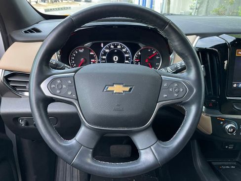 Used 2023 Chevrolet Traverse Premier FWD image 15