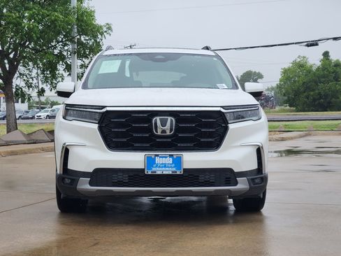 Certified 2024 Honda Pilot Touring image 2