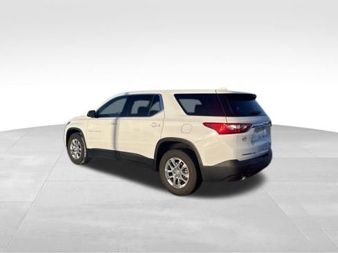 Used 2021 Chevrolet Traverse LS AWD/4WD image 3