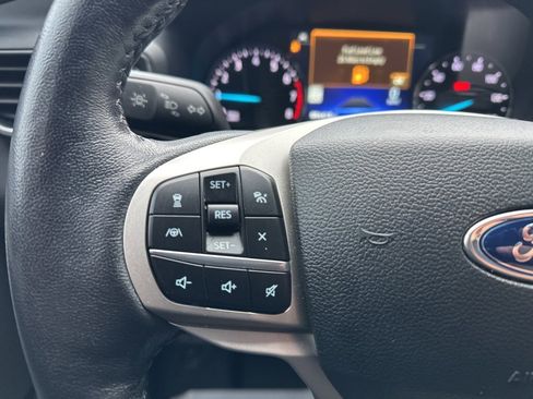 Used 2022 Ford Explorer XLT w/ Equipment Group 202A image 29