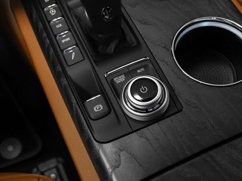 Used 2023 Maserati Quattroporte Modena RWD image 43