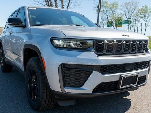 New 2026 Jeep Grand Cherokee Altitude AWD/4WD image 4