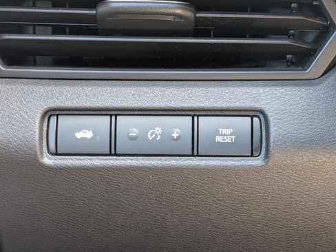 Used 2024 Nissan Altima 2.5 SV FWD image 17