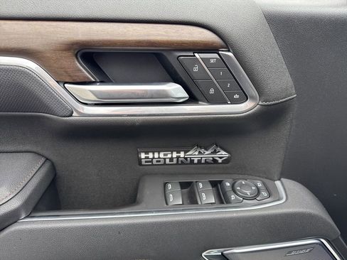 Used 2025 Chevrolet Silverado 1500 High Country image 9