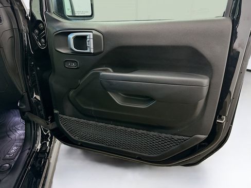 Used 2025 Jeep Wrangler Willys image 32