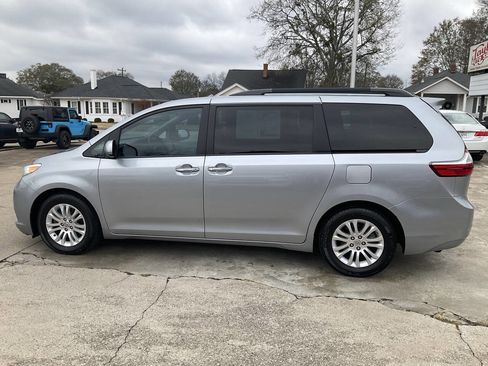Used 2017 Toyota Sienna image 6