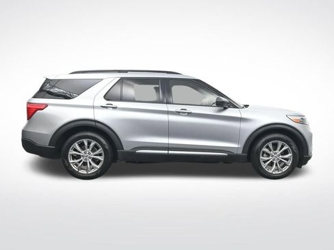 Certified 2023 Ford Explorer XLT w/ Equipment Group 202A RWD image 4