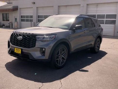 Used 2025 Ford Explorer ST-Line w/ ST-Line Street Pack AWD/4WD image 5