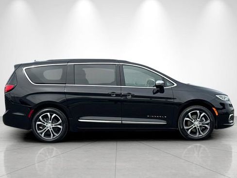 New 2026 Chrysler Pacifica Pinnacle w/ Trailer Tow Group AWD/4WD image 3