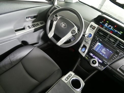 Used 2012 Toyota Prius V Five FWD image 9