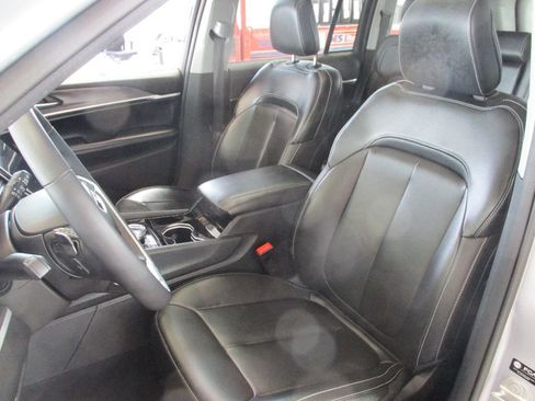 Used 2023 Jeep Grand Cherokee 4WD 4xe image 4