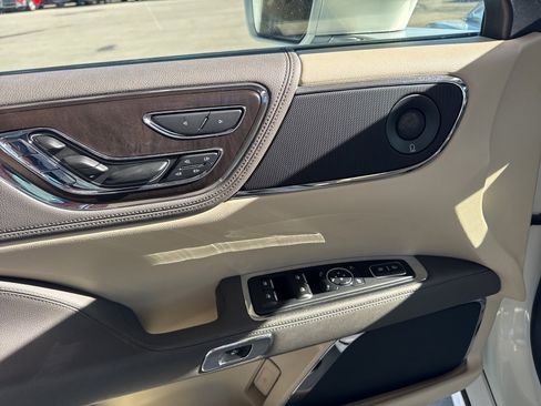Used 2020 Lincoln Continental Reserve image 22