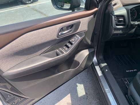 Used 2023 Nissan Rogue SV FWD image 19