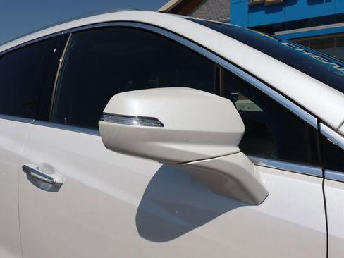 Used 2025 Cadillac XT5 Premium Luxury AWD/4WD image 2