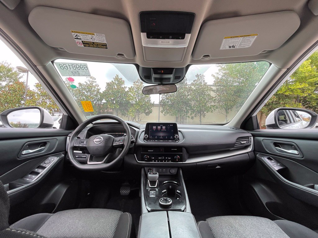 Used 2025 Nissan Rogue SV AWD/4WD image 29