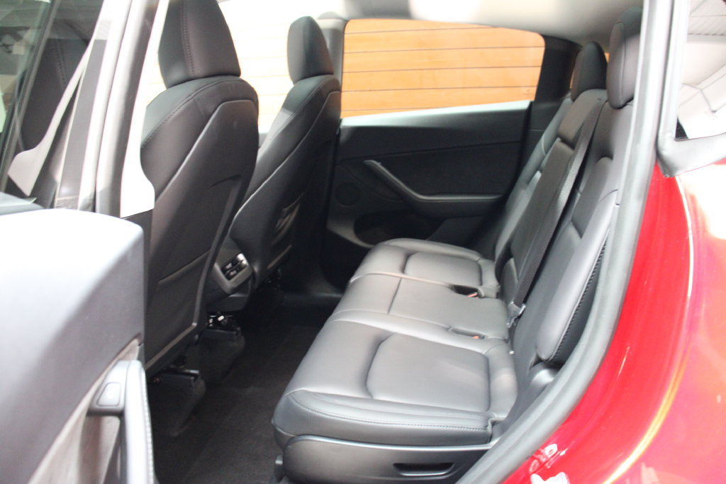 Used 2024 Tesla Model Y Long Range AWD/4WD image 9