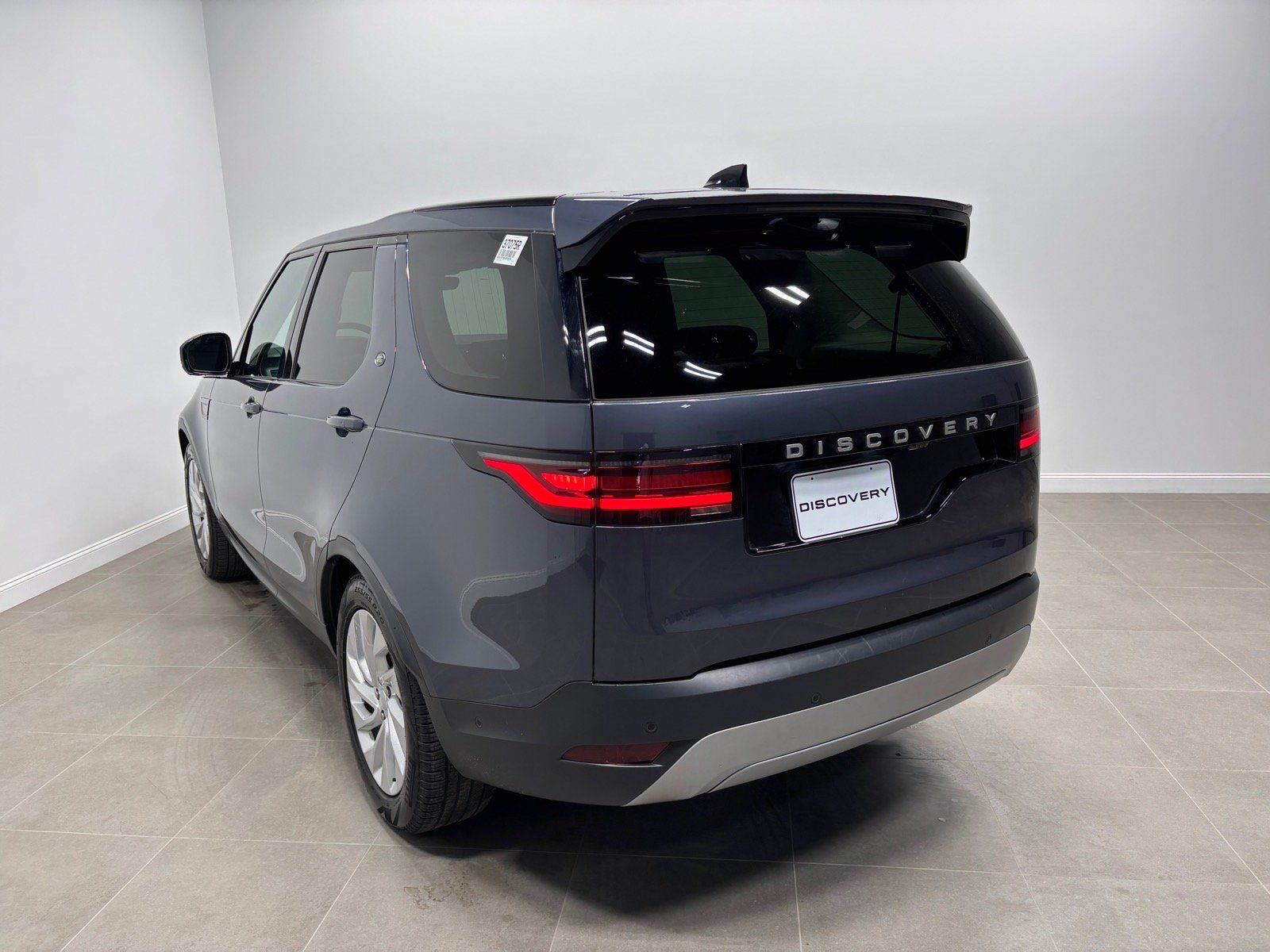 New 2025 Land Rover Discovery S AWD/4WD image 9
