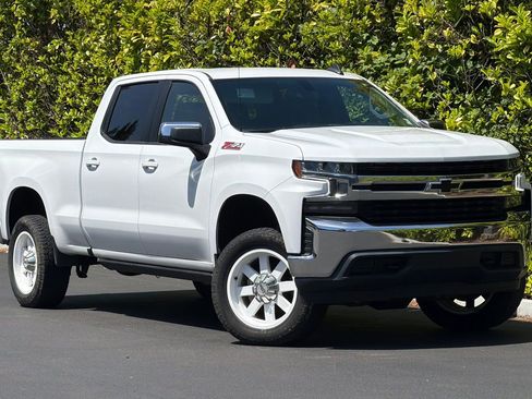 Used 2021 Chevrolet Silverado 1500 LT w/ Z71 Off-Road Package AWD/4WD image 2