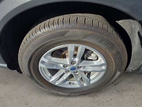 Used 2022 Ford Explorer XLT w/ Equipment Group 202A image 9