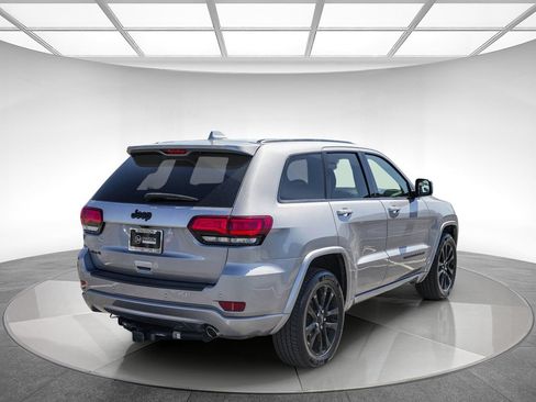 Used 2019 Jeep Grand Cherokee Altitude AWD/4WD image 4
