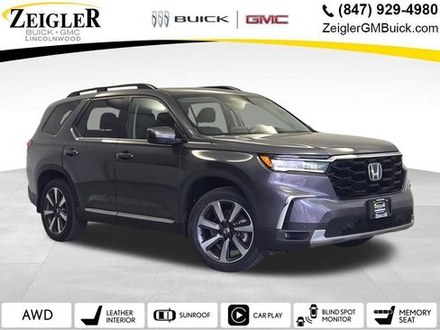 Used 2025 Honda Pilot Touring image 1