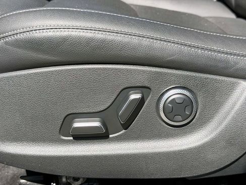 Certified 2025 Genesis GV70 2.5T AWD/4WD image 24
