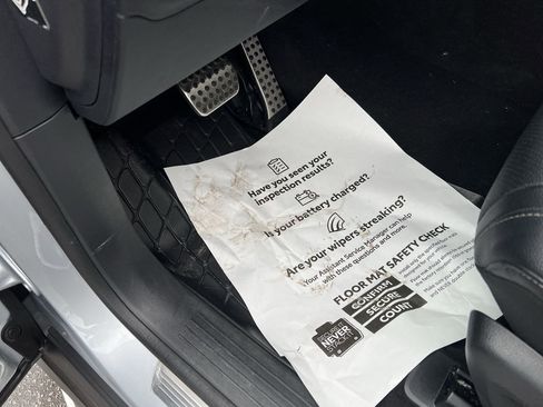 Used 2023 Mercedes-Benz GLS 450 4MATIC image 17