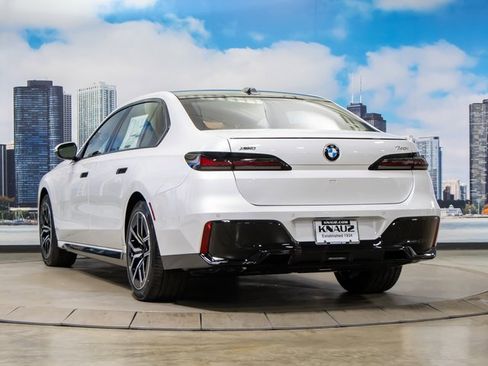 Used 2025 BMW 740i xDrive w/ Premium Package image 9