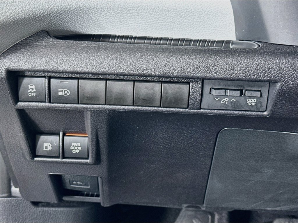 Certified 2025 Toyota Sienna XLE w/ XLE Plus Package FWD image 10
