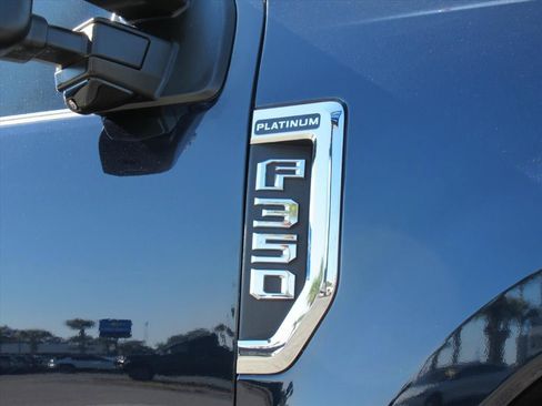 Used 2022 Ford F350 Platinum w/ FX4 Off-Road Package image 9